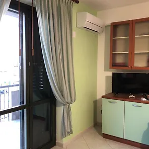 https://appartamento-casasolemare-fondachello.sicilyhotelsitaly.net